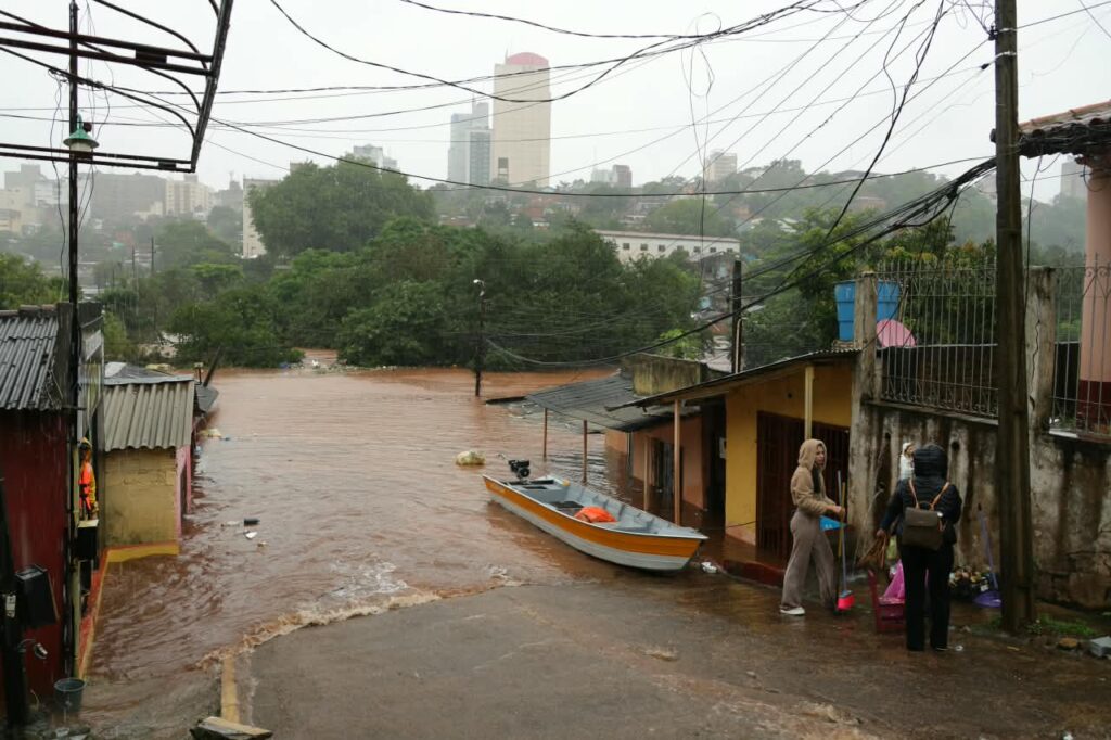 Itaipu acompanha avanço da cheia e explica fatores que influenciam o nível do rio Paraná