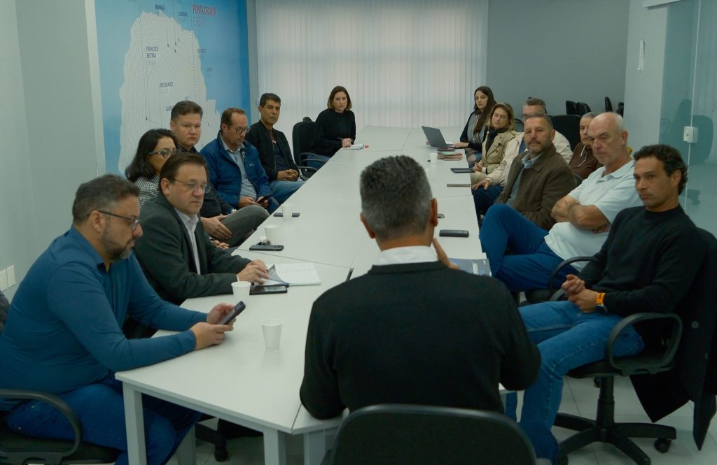 Casa da Indústria debate qualificação e infraestrutura para o setor com presidente do Legislativo Municipal