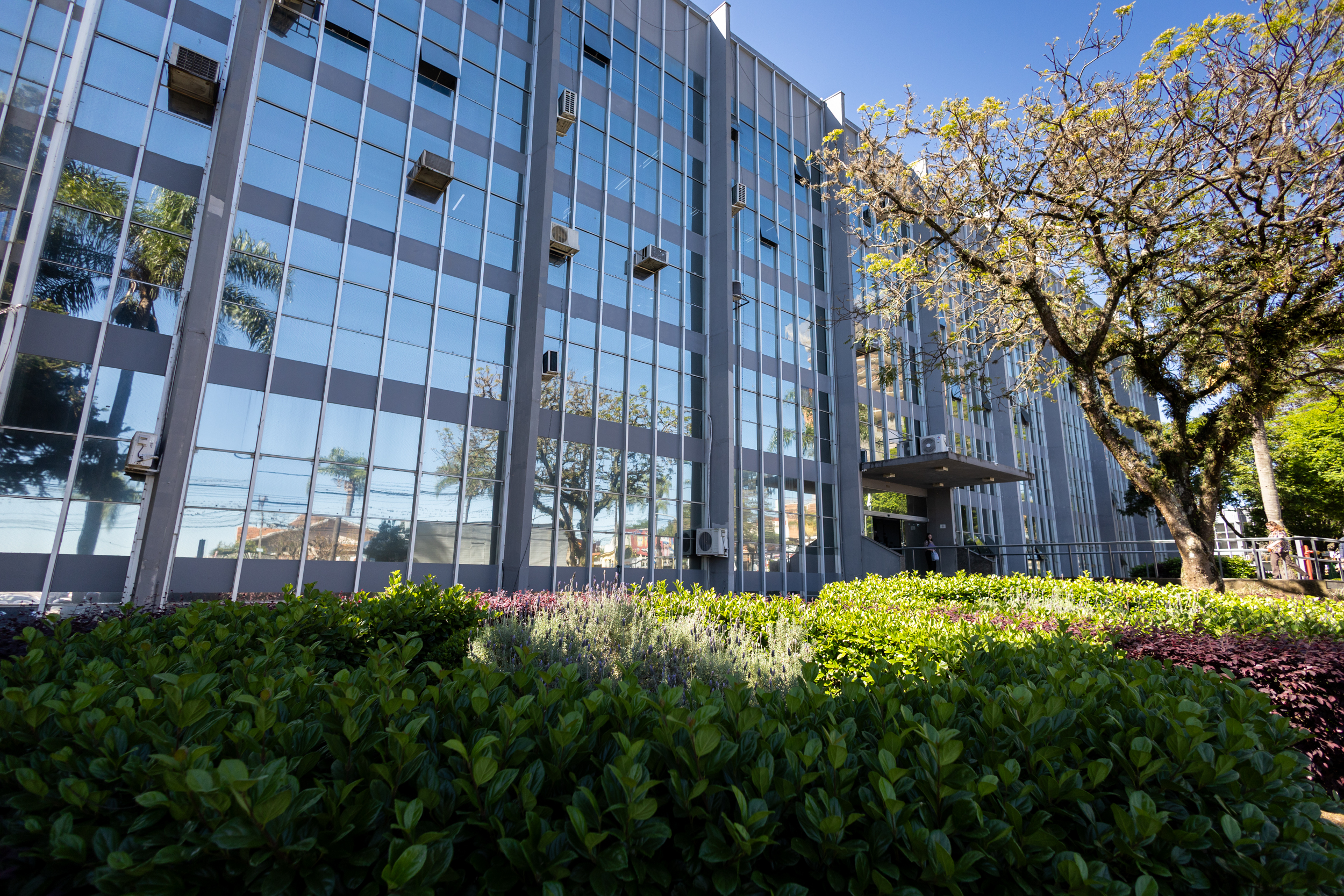Prefeitura amplia fiscalização e responsabiliza empresas que descumprem contratos