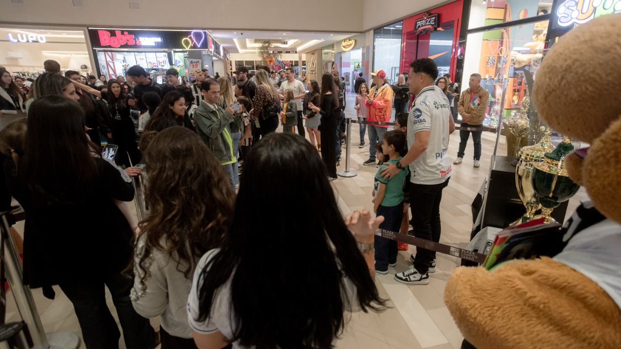 Operário reuniu mais de mil torcedores em ação especial no Shopping Plaza
