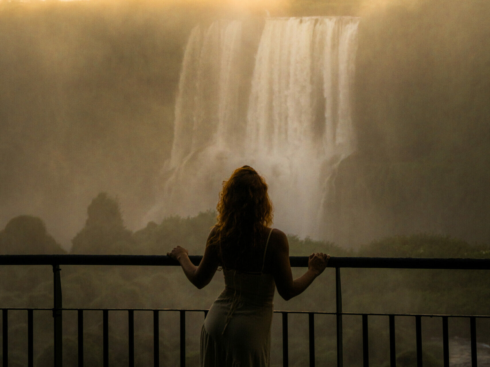 Pesquisa aponta aumento do uso de avião e mudança no perfil dos turistas de Foz do Iguaçu